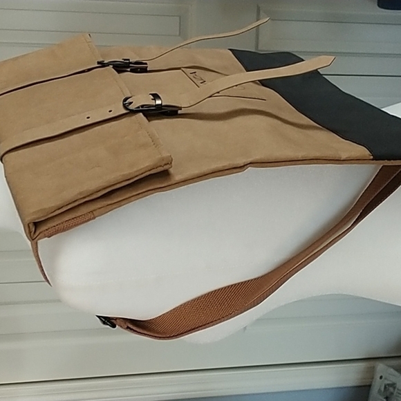 LANZA Washable Paper Messenger Bag - Picture 6 of 10